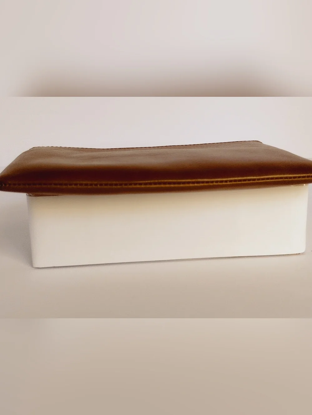 Madewell The Leather Pouch Clutch- English Saddle - Picture 5 of 9